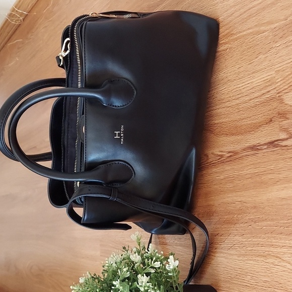 Halston purse. Size- 13,5x9x5 - Picture 1 of 8